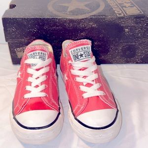 Converse One Star Pink DX OX (girls shoe size 1)
